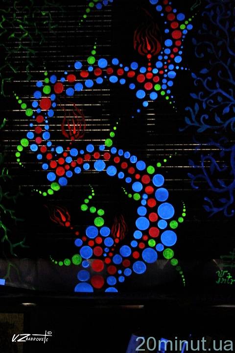 В Житомирі у "Кавоманії" вдруге відкрилась виставка флюорного мистецтва на сайті 20minut.ua В Житомирі у "Кавоманії" вдруге відкрилась виставка флюорного мистецтва, фото №9 на сайті 20minut.ua