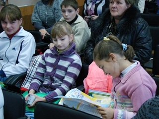 За намальовані податки маленькі хмельничани отримали плеєри, фото №2 на сайті vsim.ua
