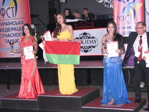 На олімпіаді у Тернополі танець живота виконали близько 500 дівчат, фото №20 на сайті 20minut.ua