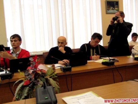 На прес-конференції у Житомирі очільник міста показав фільм про свої досягнення, фото №2 на сайті 20minut.ua