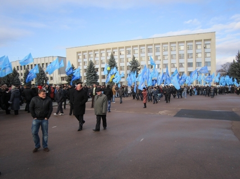 У Хмельницькому сварились підприємці і влада: губернатора закидали яйцями (ОНОВЛЕНО), фото №14 на сайті vsim.ua