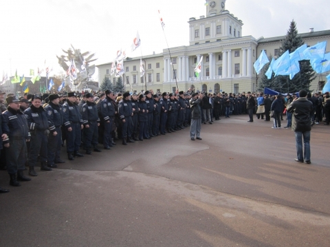 У Хмельницькому сварились підприємці і влада: губернатора закидали яйцями (ОНОВЛЕНО), фото №15 на сайті vsim.ua