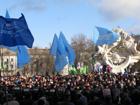 У Хмельницькому сварились підприємці і влада: губернатора закидали яйцями (ОНОВЛЕНО), фото №20 на сайті vsim.ua