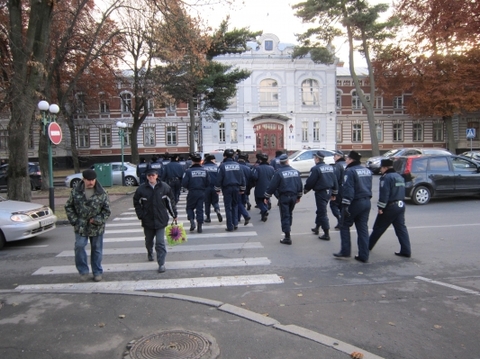 У Хмельницькому сварились підприємці і влада: губернатора закидали яйцями (ОНОВЛЕНО), фото №24 на сайті vsim.ua
