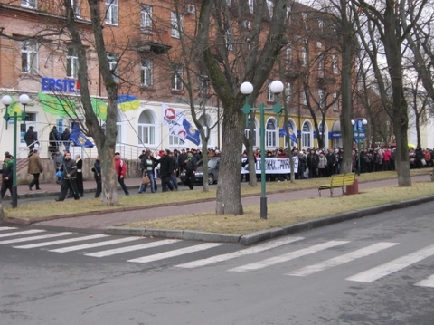 У Хмельницькому сварились підприємці і влада: губернатора закидали яйцями (ОНОВЛЕНО), фото №6 на сайті vsim.ua
