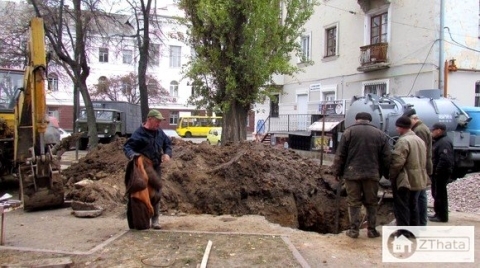 В центрі Житомира стався прорив водопроводу на сайті 20minut.ua В центрі Житомира стався прорив водопроводу , фото №3 на сайті 20minut.ua