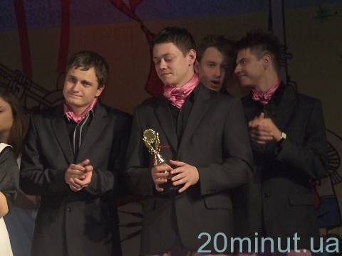 В Житомирі кубок фестивалю "Жарт 2011" виграли дівчата з військового інституту , фото №26 на сайті 20minut.ua