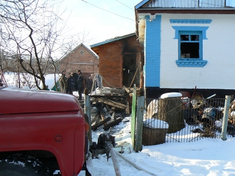 Хмельниччина: 59-річний чоловік підірвав будинок газом - сам загинув, сусідка в лікарні, фото №1 на сайті vsim.ua