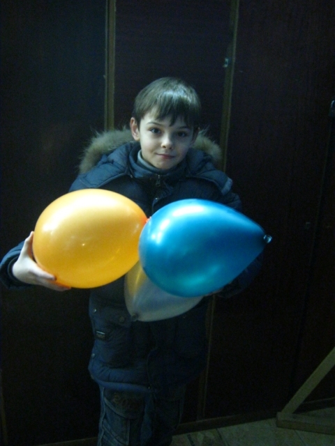  Сиротам з Хмельницького читали проповідь, а вони збирали повітряні кульки, фото №2 на сайті vsim.ua