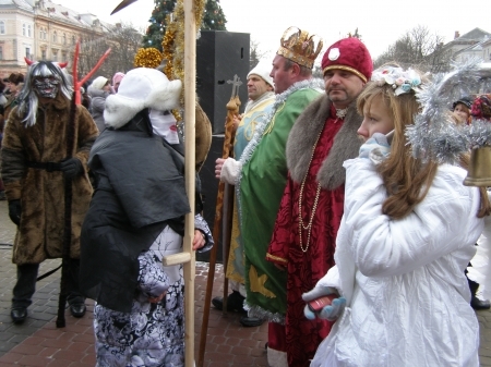 Тернополяни знимкувались із Чортом та Ангелами на сайті 20minut.ua Тернополяни знимкувались із Чортом та Ангелами, фото №2 на сайті 20minut.ua