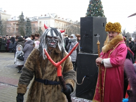 Тернополяни знимкувались із Чортом та Ангелами на сайті 20minut.ua Тернополяни знимкувались із Чортом та Ангелами, фото №3 на сайті 20minut.ua