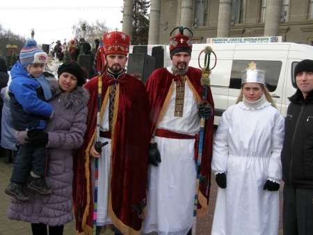Тернополяни знимкувались із Чортом та Ангелами на сайті 20minut.ua Тернополяни знимкувались із Чортом та Ангелами, фото №4 на сайті 20minut.ua