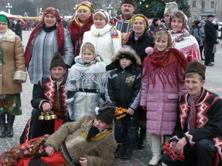 Тернополяни знимкувались із Чортом та Ангелами на сайті 20minut.ua Тернополяни знимкувались із Чортом та Ангелами, фото №6 на сайті 20minut.ua