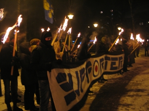 У Хмельницькому вшанували пам’ять Героїв Крут: із запізненням і смолоскипами, фото №4 на сайті vsim.ua