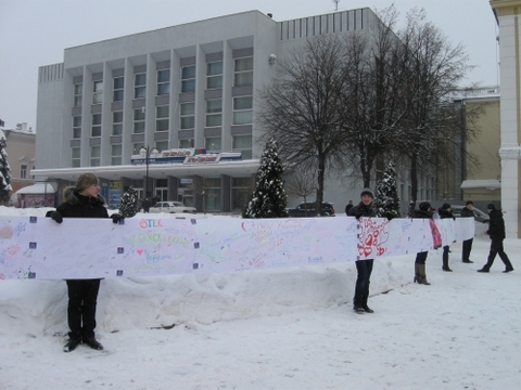 Стіна студентського кохання у Вінниці сягнула 48 метрів на сайті 20minut.ua Стіна студентського кохання у Вінниці сягнула 48 метрів, фото №4 на сайті 20minut.ua
