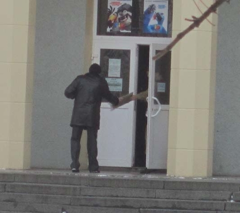 Терористи захопили хмельницький кінотеатр на сайті vsim.ua Терористи захопили хмельницький кінотеатр, фото №5 на сайті vsim.ua