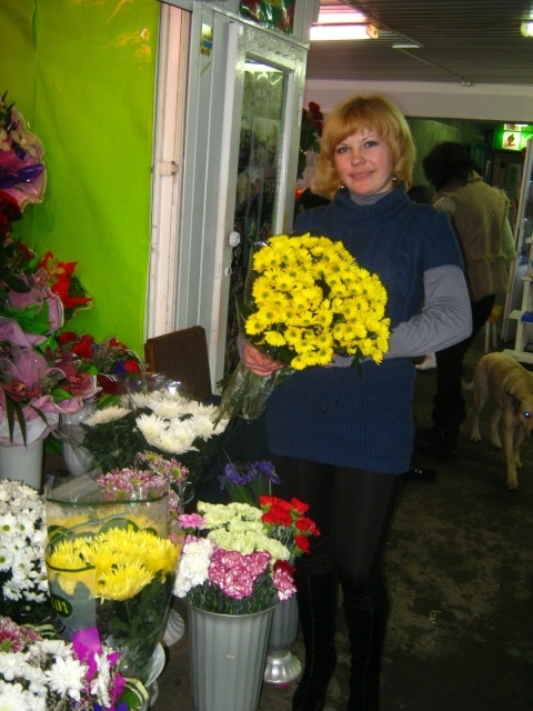  У День святого Валентина в Хмельницькому квіти купують лише чоловіки, фото №1 на сайті vsim.ua
