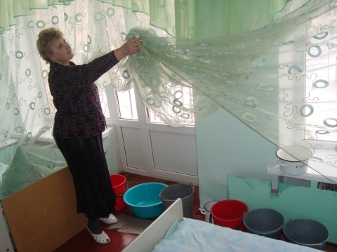 У Тернополі в дитсадках протікають дахи. Дітям капає в тарілки на сайті 20minut.ua У Тернополі в дитсадках протікають дахи. Дітям капає в тарілки, фото №1 на сайті 20minut.ua