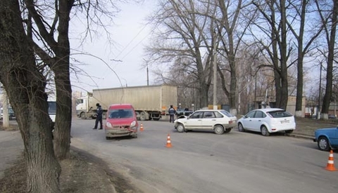 Дорога в Ракове заблокована: на Чорновола зіткнулись два авто, фото №1 на сайті vsim.ua