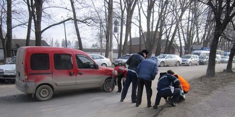Дорога в Ракове заблокована: на Чорновола зіткнулись два авто, фото №2 на сайті vsim.ua