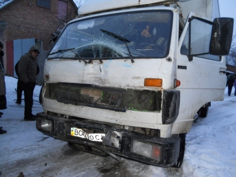 У Хмельницькому вантажівка збила автобус: жертв немає на сайті vsim.ua У Хмельницькому вантажівка збила автобус: жертв немає, фото №8 на сайті vsim.ua