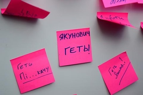 У Хмельницькому Януковичу показали червону картку на сайті vsim.ua У Хмельницькому Януковичу показали червону картку, фото №1 на сайті vsim.ua