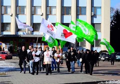 У Хмельницькому Януковичу показали червону картку на сайті vsim.ua У Хмельницькому Януковичу показали червону картку, фото №12 на сайті vsim.ua