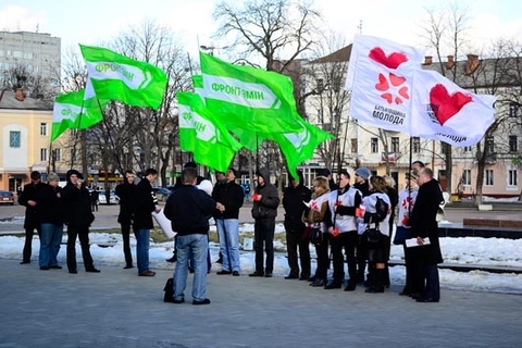 У Хмельницькому Януковичу показали червону картку на сайті vsim.ua У Хмельницькому Януковичу показали червону картку, фото №16 на сайті vsim.ua