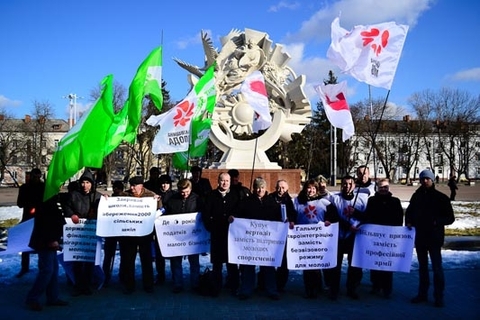 У Хмельницькому Януковичу показали червону картку на сайті vsim.ua У Хмельницькому Януковичу показали червону картку, фото №18 на сайті vsim.ua