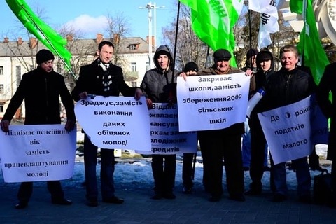 У Хмельницькому Януковичу показали червону картку на сайті vsim.ua У Хмельницькому Януковичу показали червону картку, фото №19 на сайті vsim.ua