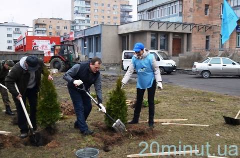 Прибирати місто на суботник вийшов Дебой і три тисячі житомирян на сайті 20minut.ua Прибирати місто на суботник вийшов Дебой і три тисячі житомирян, фото №3 на сайті 20minut.ua