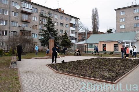 Прибирати місто на суботник вийшов Дебой і три тисячі житомирян на сайті 20minut.ua Прибирати місто на суботник вийшов Дебой і три тисячі житомирян, фото №5 на сайті 20minut.ua