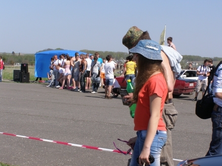 Спалили 30 коліс на автошоу в тернопільському аеропорту (оновлено), фото №11 на сайті 20minut.ua