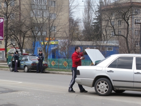 У Хмельницькому мерс «поцілував» дев’ятку, фото №1 на сайті vsim.ua