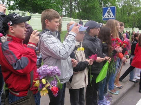 День Перемоги у Хмельницькому: з БТР, фронтовиками і квітами, фото №10 на сайті vsim.ua