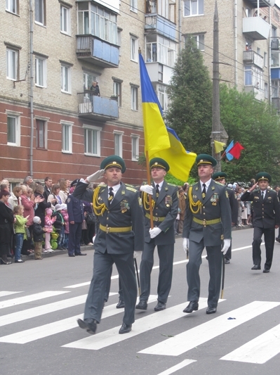 День Перемоги у Хмельницькому: з БТР, фронтовиками і квітами, фото №21 на сайті vsim.ua