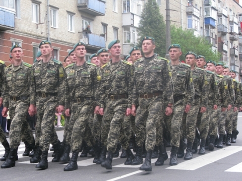 День Перемоги у Хмельницькому: з БТР, фронтовиками і квітами, фото №22 на сайті vsim.ua