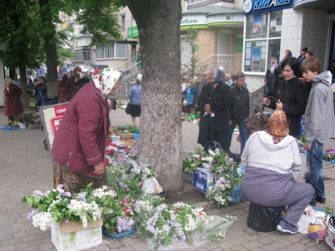 День Перемоги у Хмельницькому: з БТР, фронтовиками і квітами, фото №3 на сайті vsim.ua