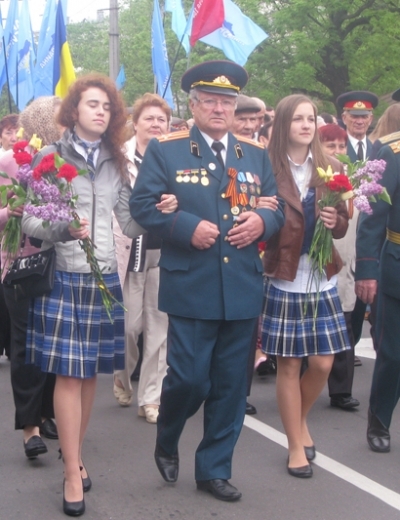 День Перемоги у Хмельницькому: з БТР, фронтовиками і квітами, фото №4 на сайті vsim.ua