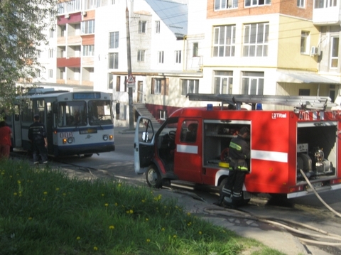У Хмельницькому на Виставці горів тролейбус з пасажирами - постраждалих немає, фото №2 на сайті vsim.ua