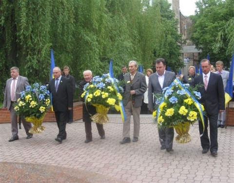 У Хмельницькому пам’ять політв’язнів вшанували квітами і молитвами, фото №1 на сайті vsim.ua