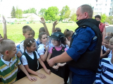 У Хмельницькому рятувальники навчали школярів, фото №1 на сайті vsim.ua