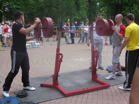 У Хмельницькому в парку піднімали штангу і боролися на руках на сайті vsim.ua У Хмельницькому в парку піднімали штангу і боролися на руках, фото №12 на сайті vsim.ua