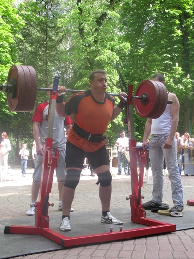 У Хмельницькому в парку піднімали штангу і боролися на руках на сайті vsim.ua У Хмельницькому в парку піднімали штангу і боролися на руках, фото №3 на сайті vsim.ua