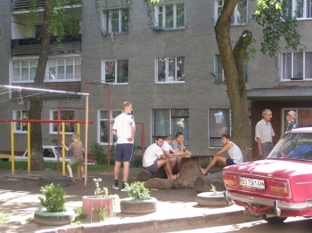 У Тернополі на вул.Чалдаєва замість контейнерів зі сміттям буде автостоянка, фото №5 на сайті 20minut.ua