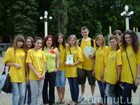 Цигарки на цукерки міняли на Театральному майдані на сайті 20minut.ua Цигарки на цукерки міняли на Театральному майдані, фото №1 на сайті 20minut.ua