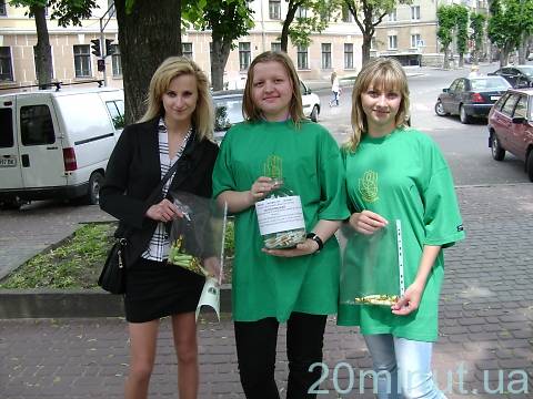 Цигарки на цукерки міняли на Театральному майдані на сайті 20minut.ua Цигарки на цукерки міняли на Театральному майдані, фото №4 на сайті 20minut.ua