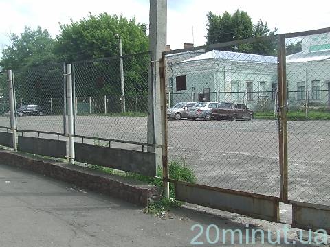 В Житомирі зі скандалом закрили автостоянку: власник не бачить для цього підстав, фото №3 на сайті 20minut.ua