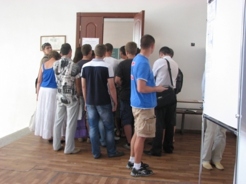 Абітурієнти у Тернополі стояли у чергах майже по 12 годин, фото №4 на сайті 20minut.ua