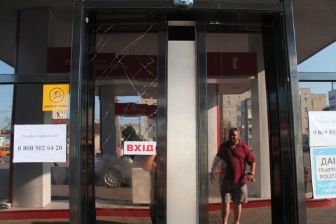 Приезжие спортивные ребята "бомбили" заправку WELLS в Виннице, фото №3 на сайті 20minut.ua